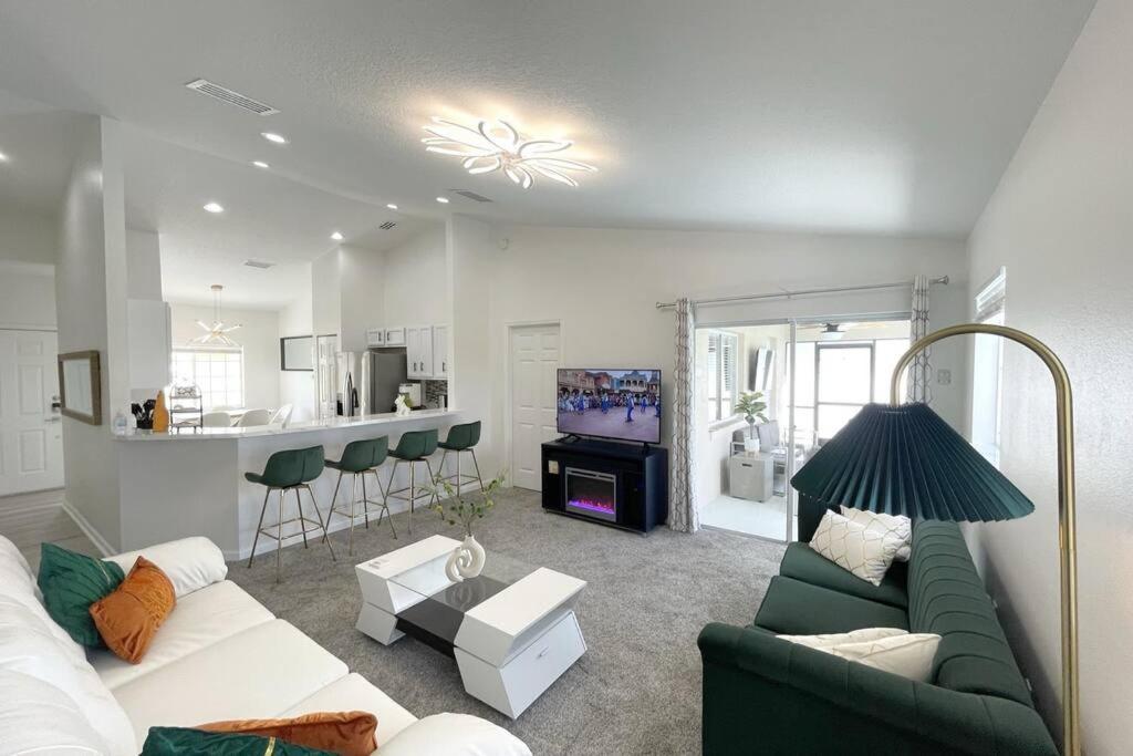 Luxury Modern Pool House Close To Theme Parks Four Bedrooms * Kissimmee