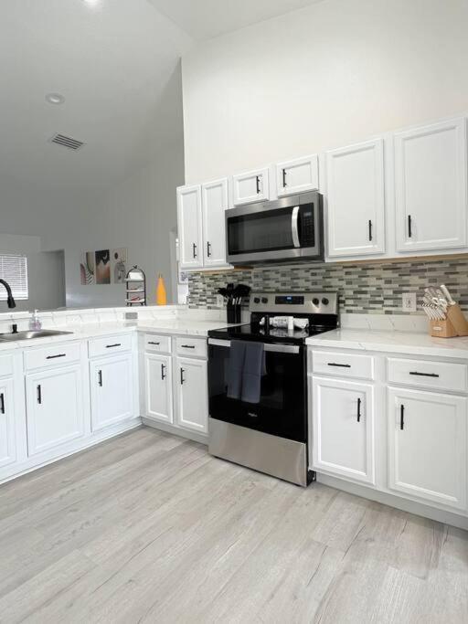 Luxury Modern Pool House Close To Theme Parks Four Bedrooms * Kissimmee
