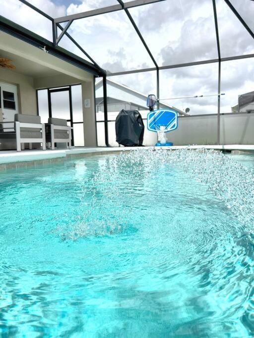 Luxury Modern Pool House Close To Theme Parks Four Bedrooms *
