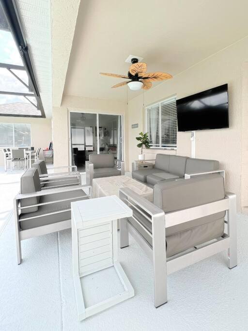 Luxury Modern Pool House Close To Theme Parks Four Bedrooms Kissimmee