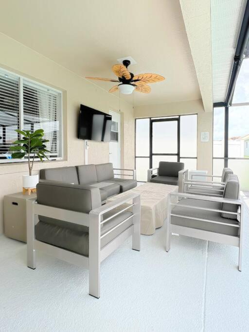Holiday home Luxury Modern Pool House Close To Theme Parks Four Bedrooms