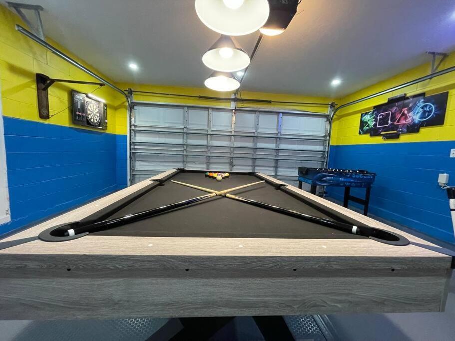 Luxury Modern Pool House Close To Theme Parks Four Bedrooms Holiday home Kissimmee