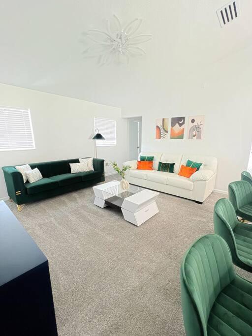Luxury Modern Pool House Close To Theme Parks Four Bedrooms *