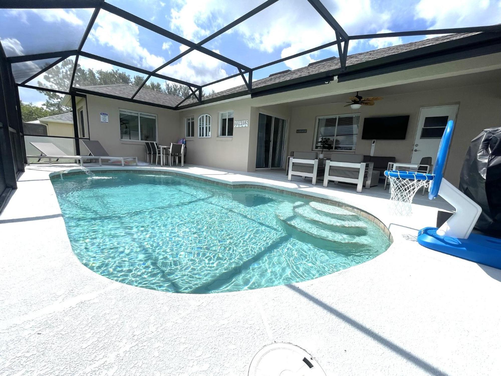 Luxury Modern Pool House Close To Theme Parks Four Bedrooms * Kissimmee